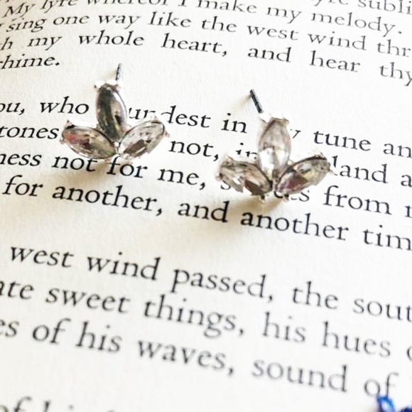 Alquimia Jewelry - LOTUS FLOWER DIAMOND STUDS